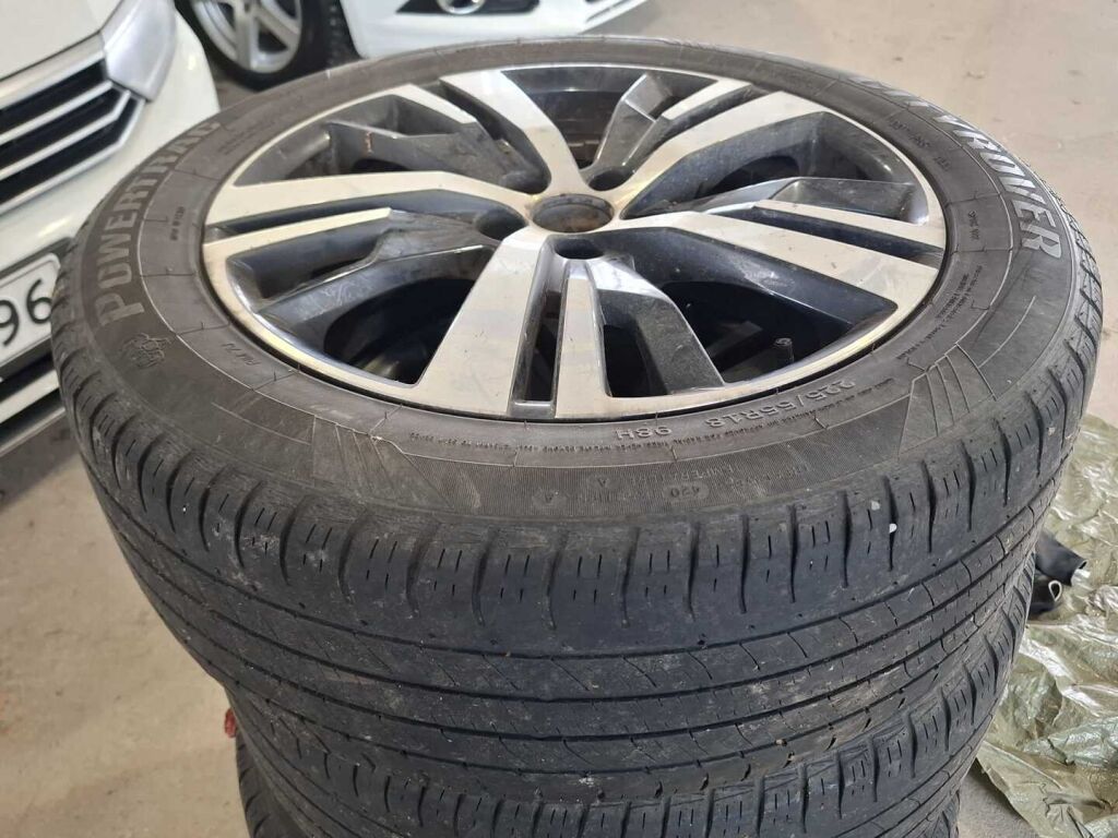 Peugeot 3008 2019 Musta