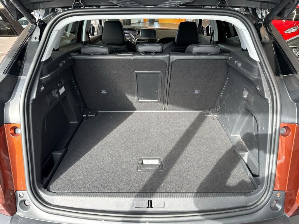 Peugeot 3008 2019 Musta