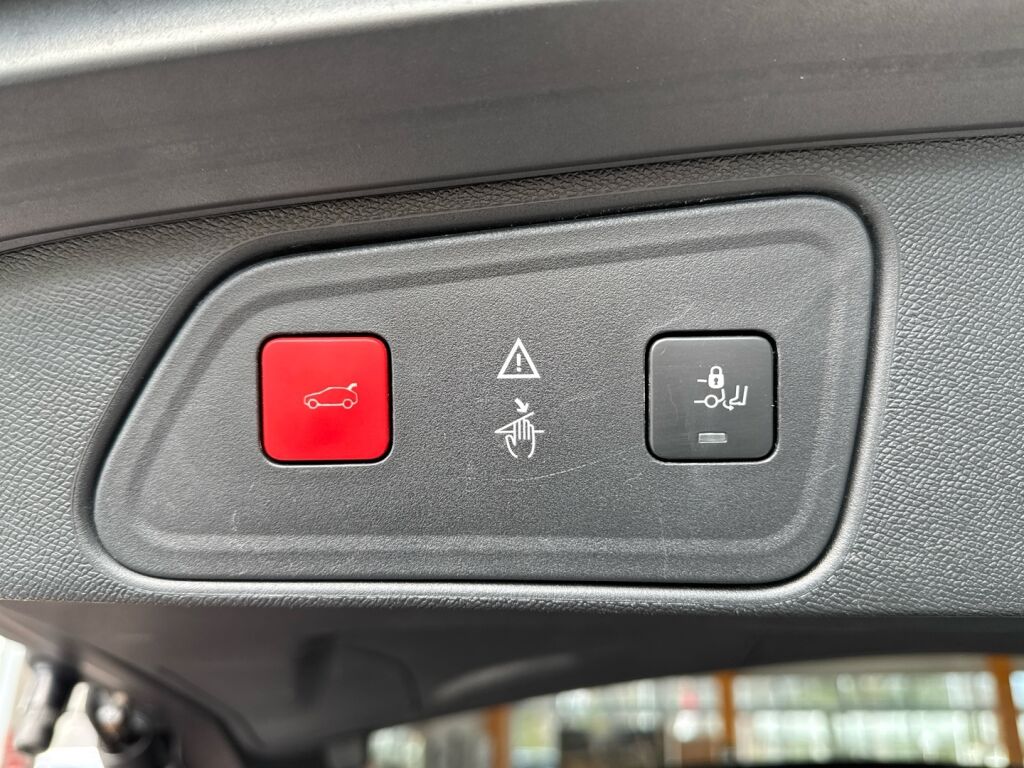 Peugeot 3008 2019 Musta