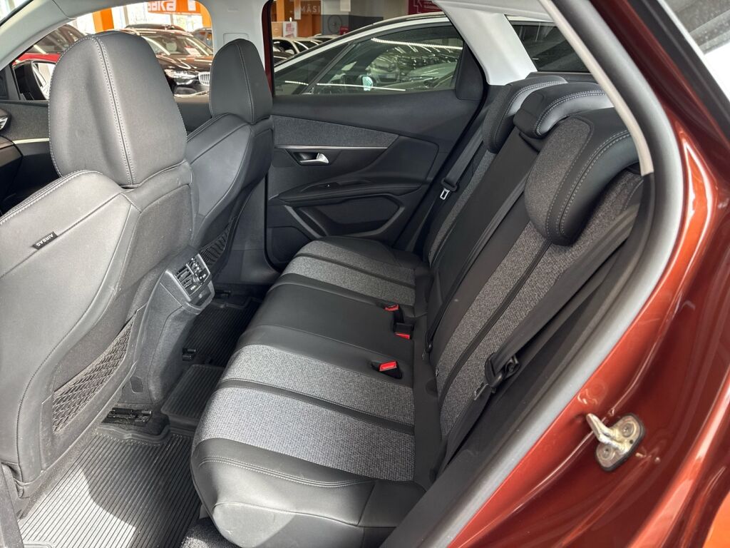 Peugeot 3008 2019 Musta