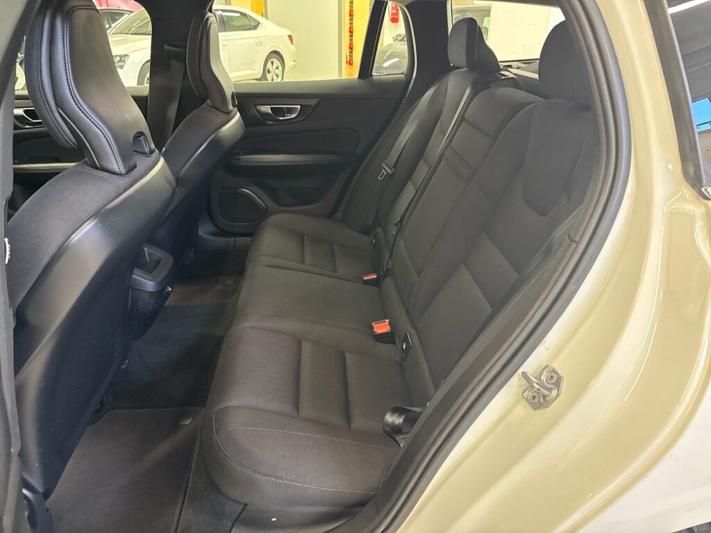 Volvo V60 2018 Valkoinen