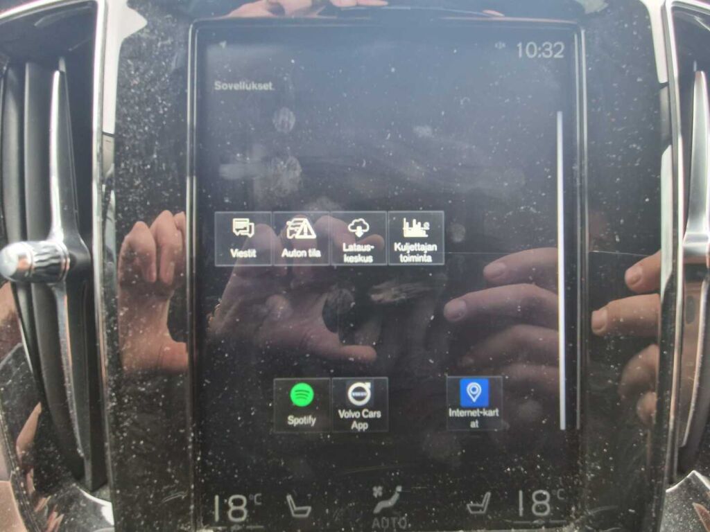 Volvo V60 2019 Musta