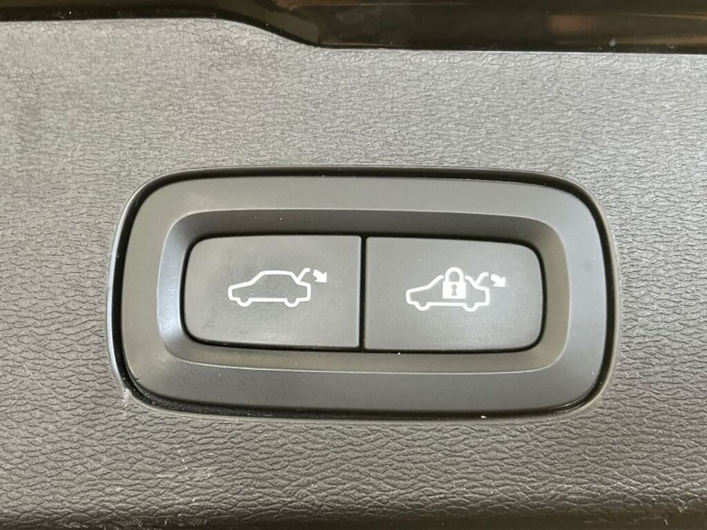 Volvo V60 2019 Musta