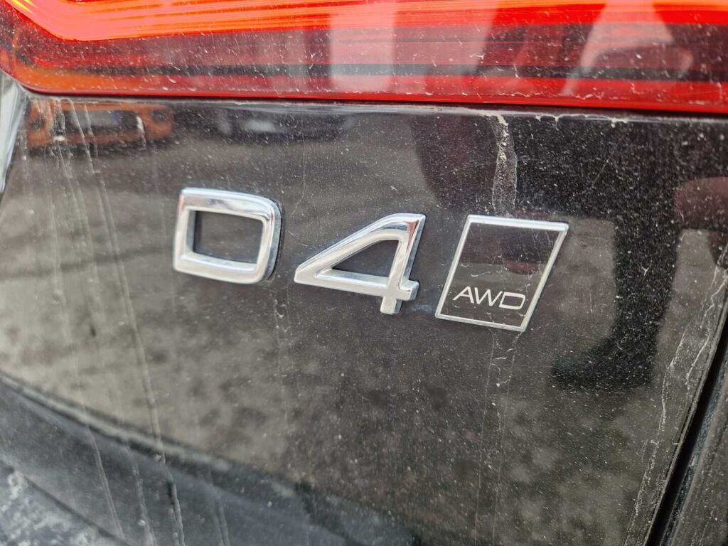Volvo V60 2019 Musta