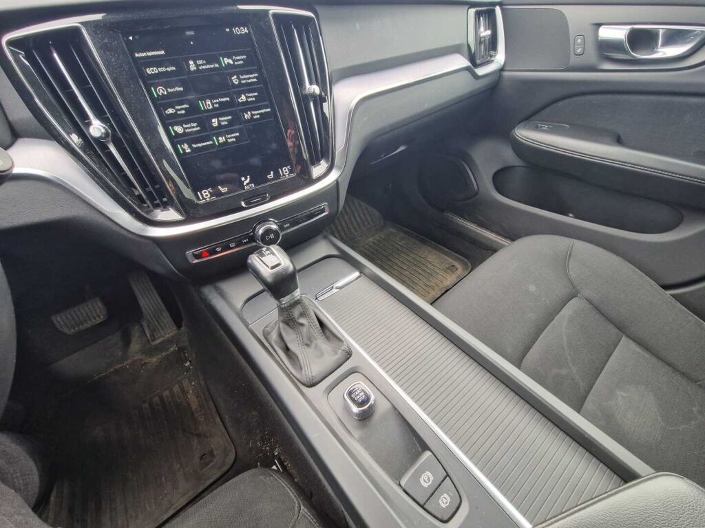 Volvo V60 2019 Musta