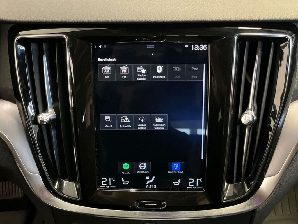 Volvo V60 2019 Musta