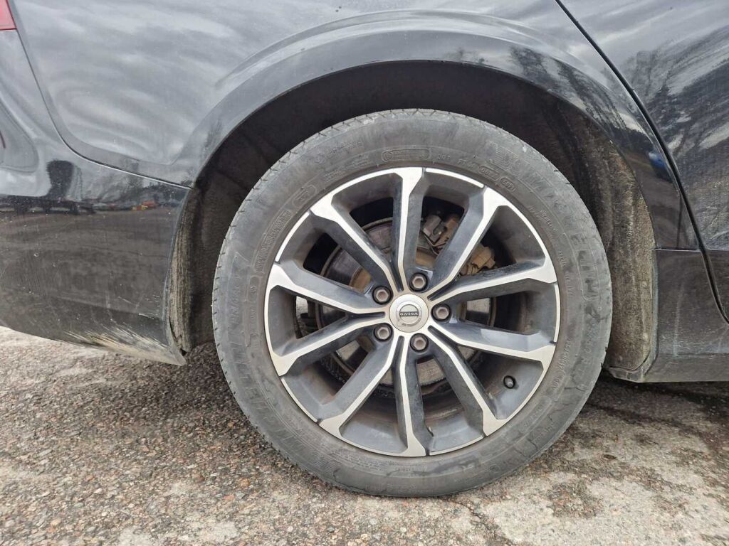 Volvo V60 2019 Musta