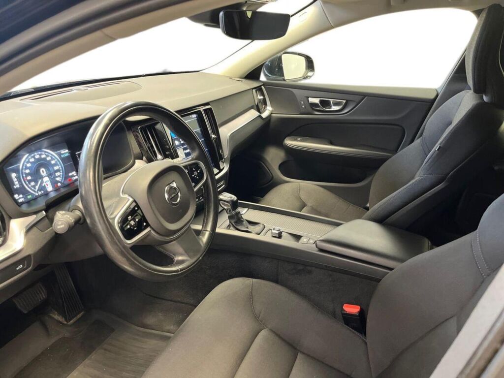Volvo V60 2019 Musta