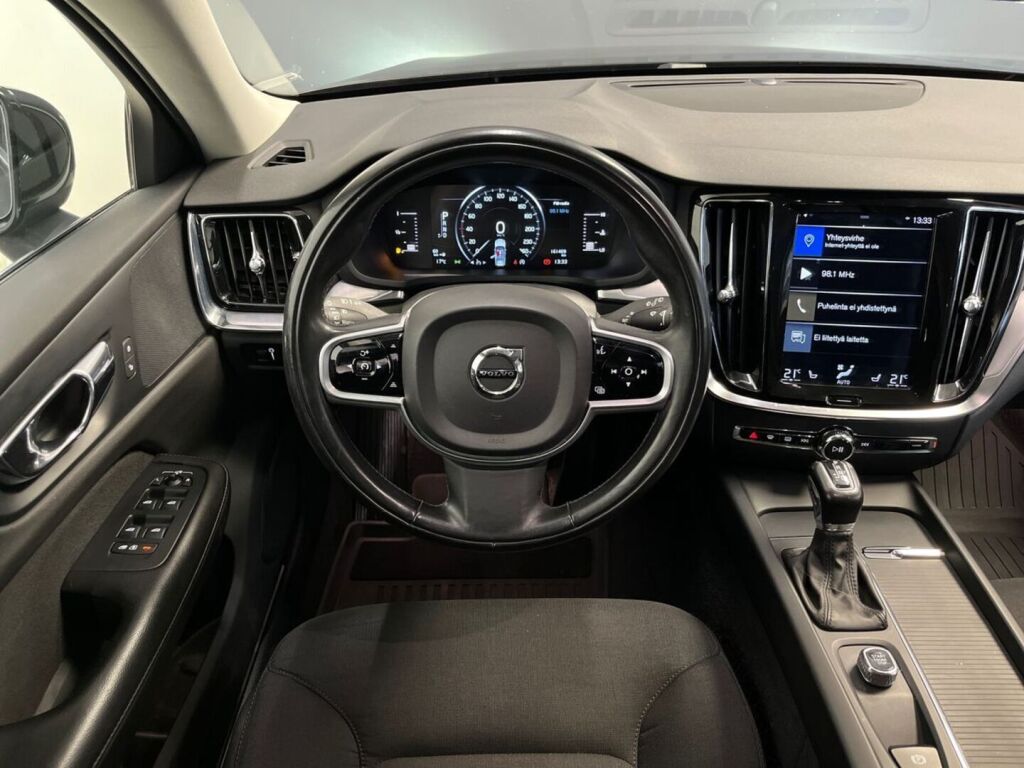 Volvo V60 2019 Musta