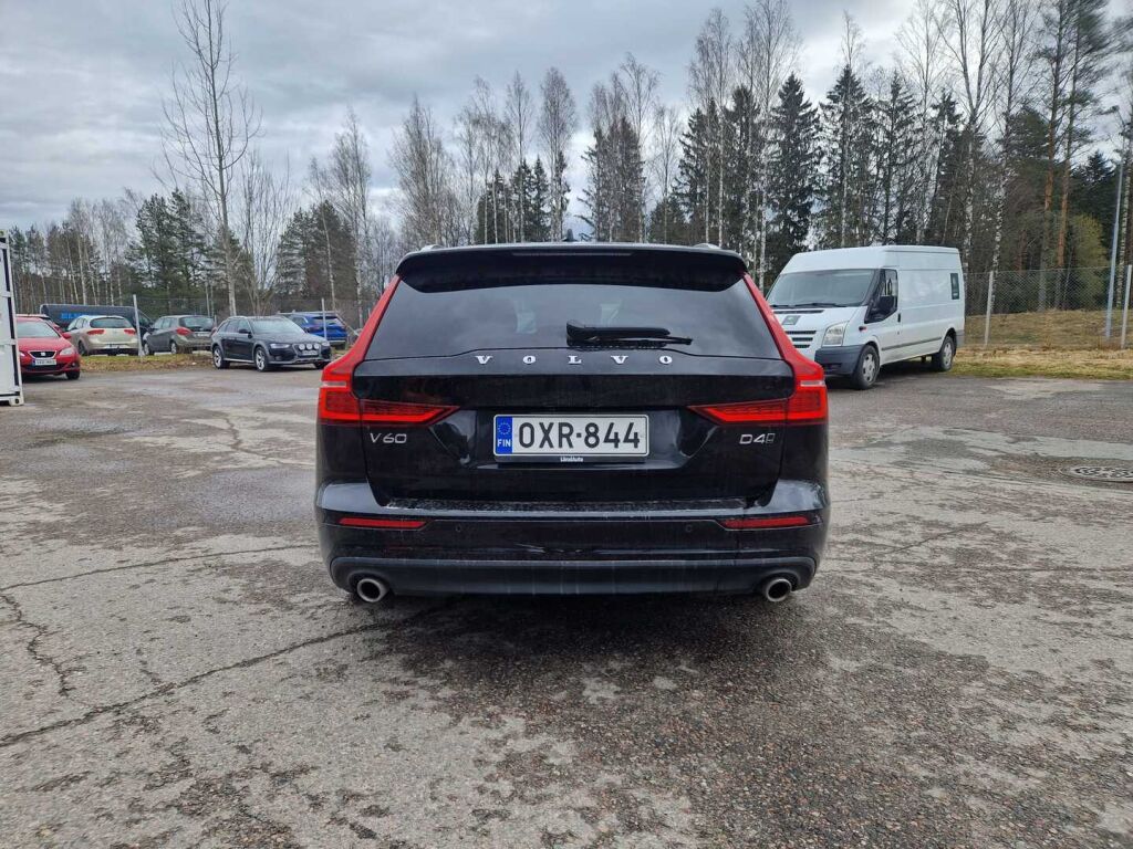 Volvo V60 2019 Musta