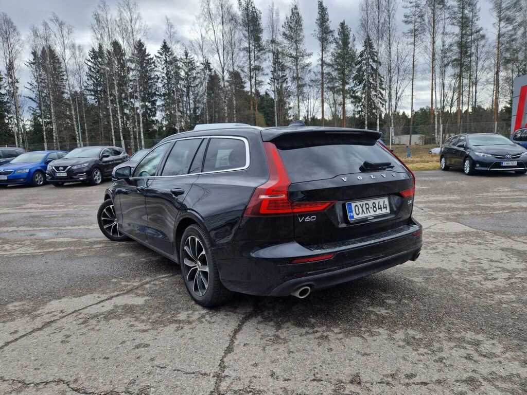 Volvo V60 2019 Musta