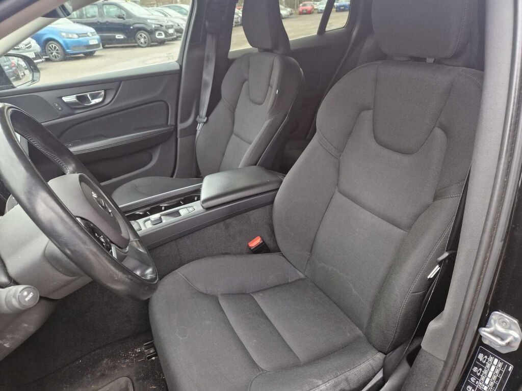 Volvo V60 2019 Musta