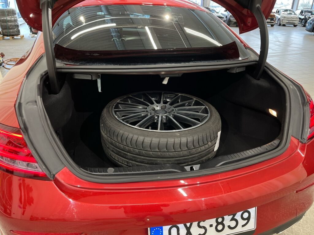 Mercedes-Benz C 2017 Met. Punainen