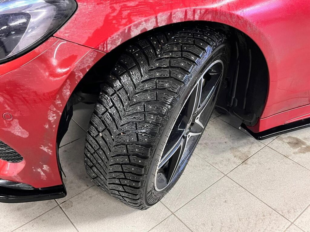 Mercedes-Benz C 2017 Met. Punainen