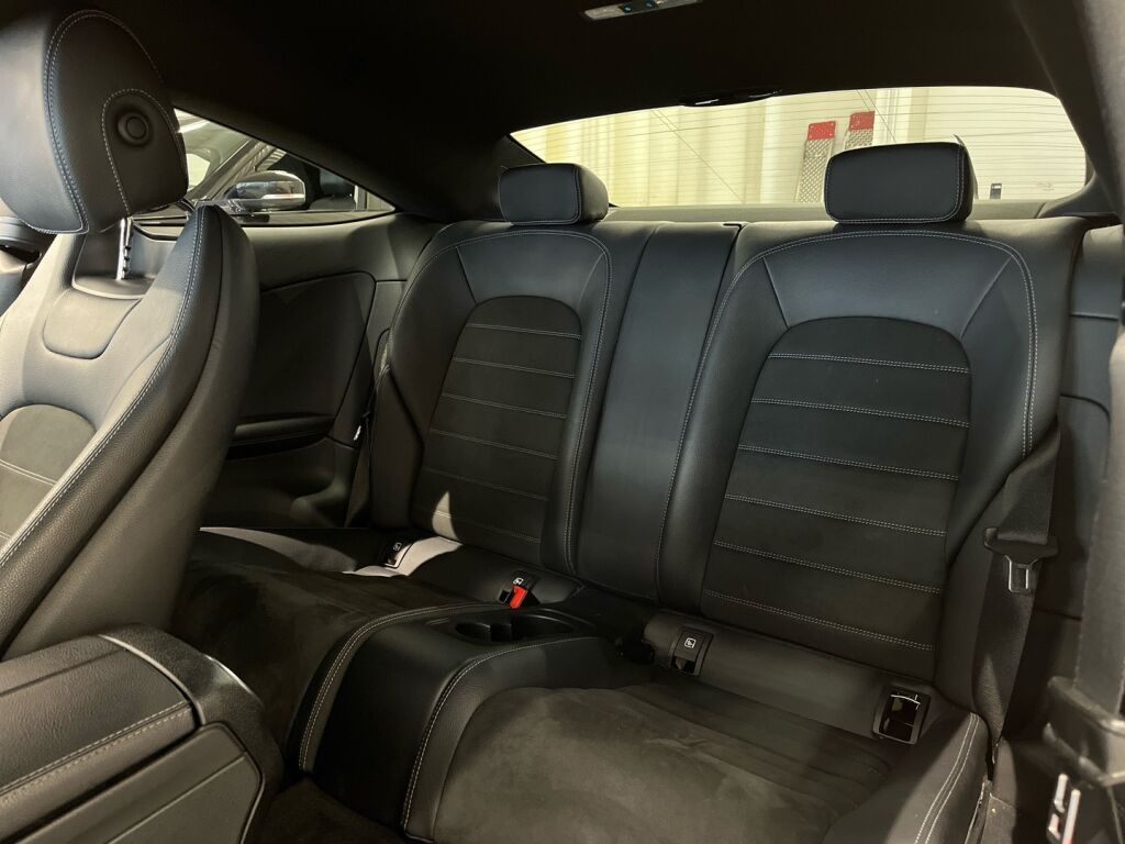 Mercedes-Benz C 2017 Met. Punainen