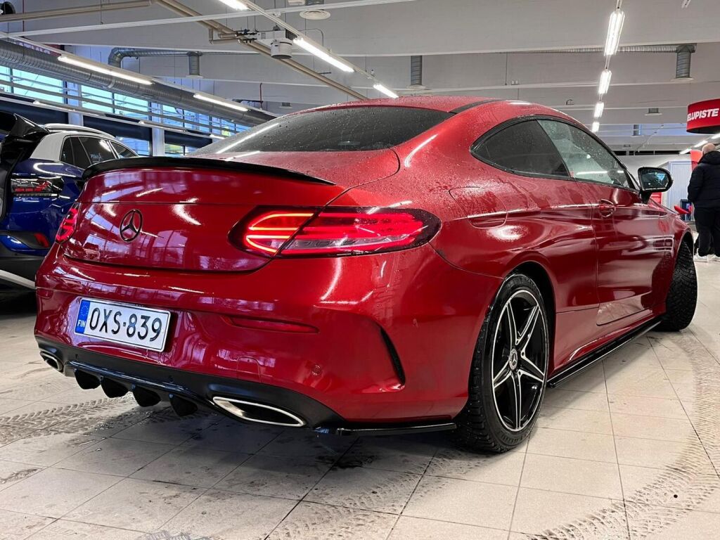 Mercedes-Benz C 2017 Met. Punainen