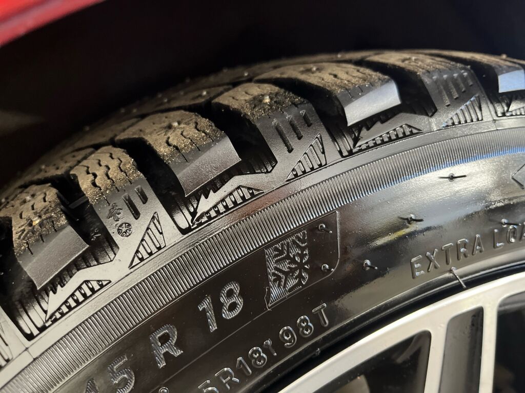 Mercedes-Benz C 2017 Met. Punainen