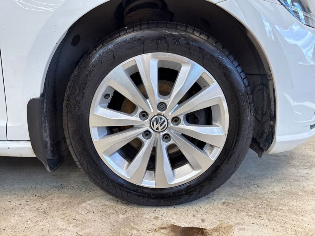 Volkswagen Golf 2019 Valkoinen