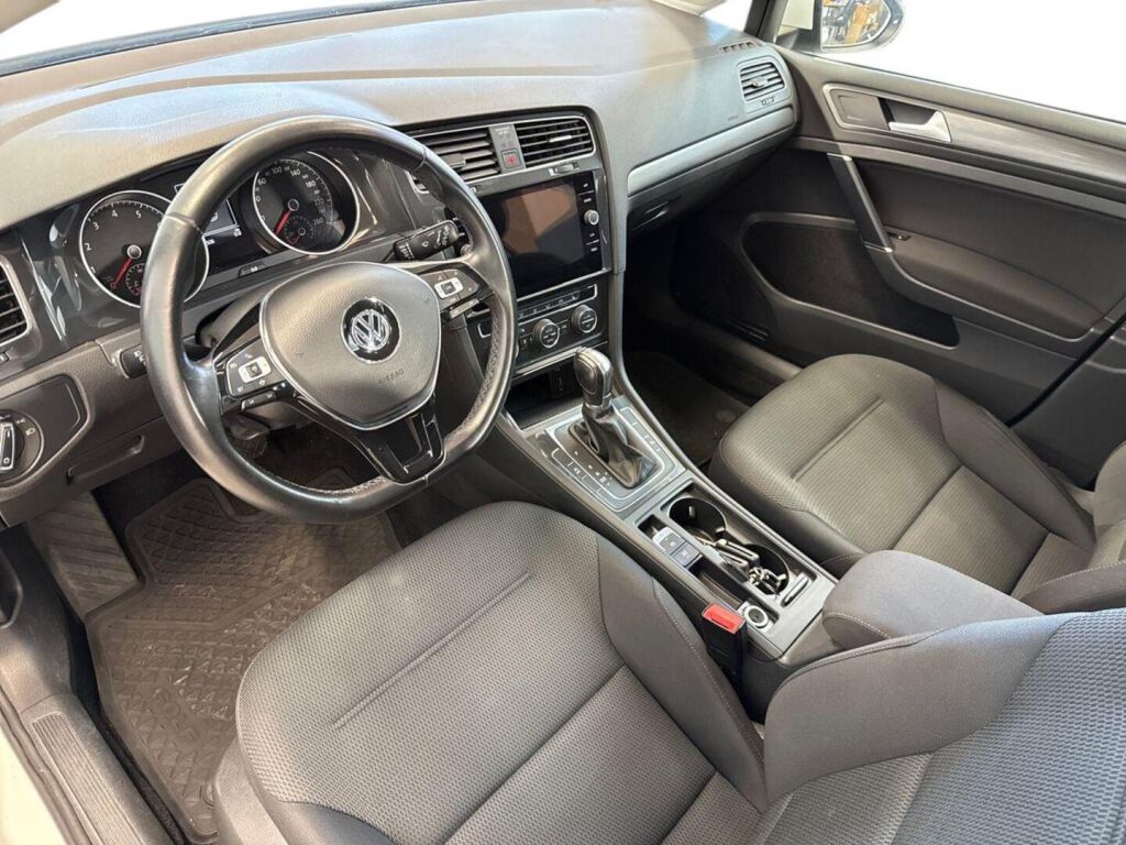 Volkswagen Golf 2019 Valkoinen