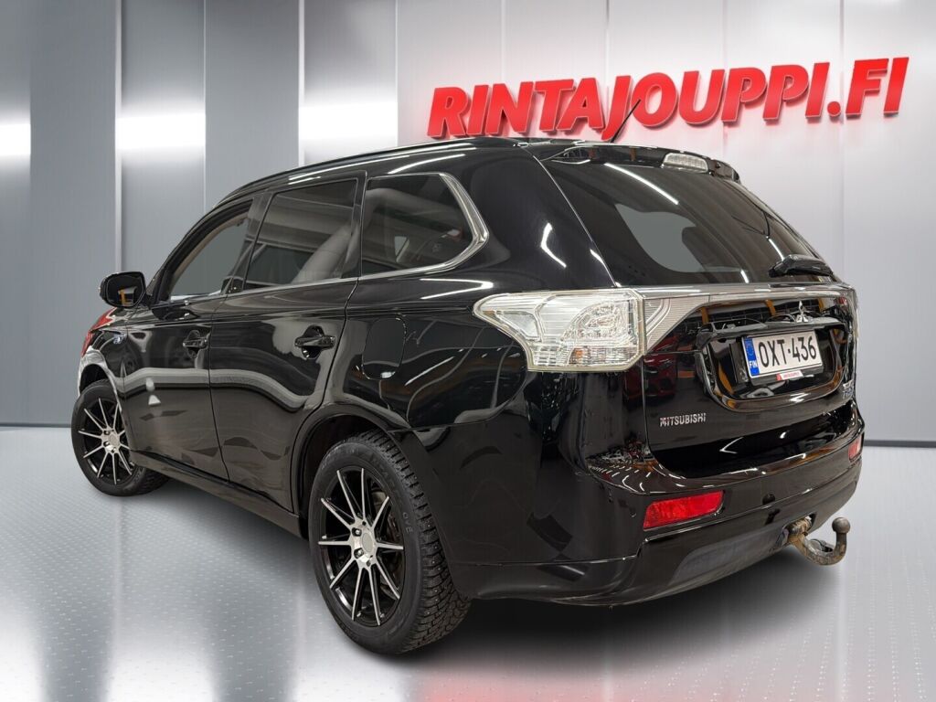Mitsubishi Outlander PHEV 2013 Musta