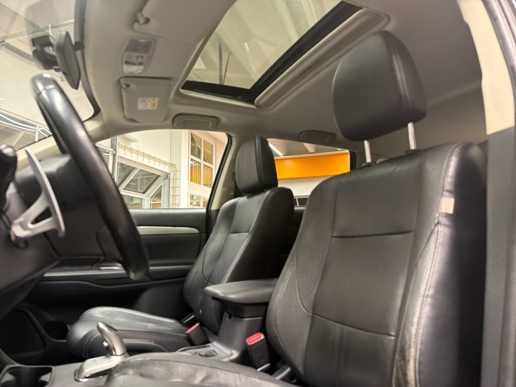 Mitsubishi Outlander PHEV 2013 Musta