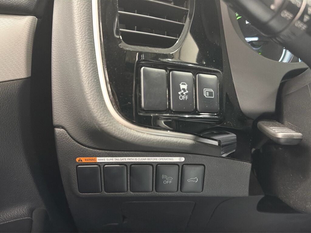 Mitsubishi Outlander PHEV 2013 Musta