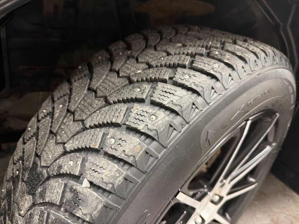 Mitsubishi Outlander PHEV 2013 Musta