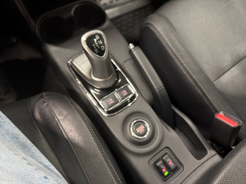 Mitsubishi Outlander PHEV 2013 Musta