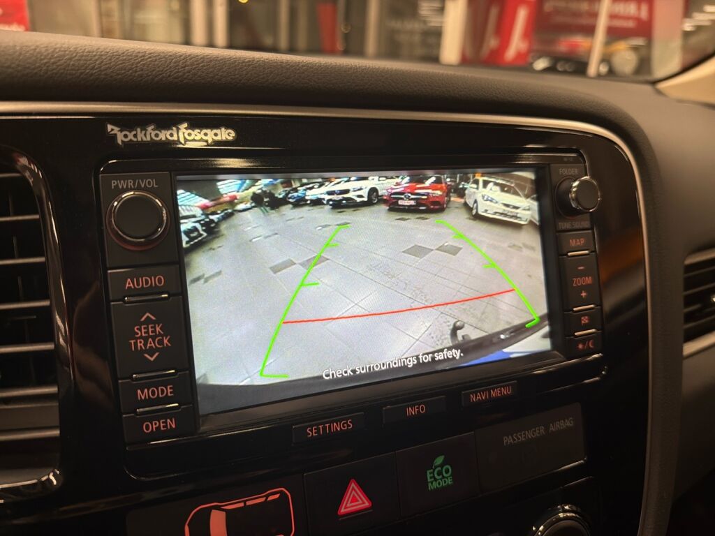 Mitsubishi Outlander PHEV 2013 Musta