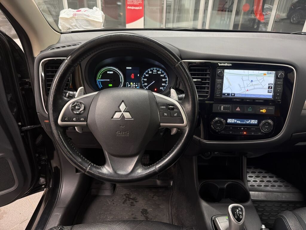 Mitsubishi Outlander PHEV 2013 Musta