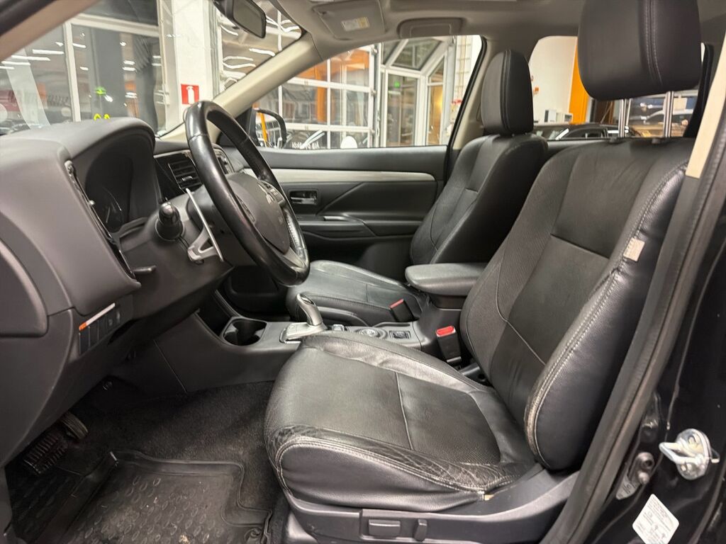 Mitsubishi Outlander PHEV 2013 Musta