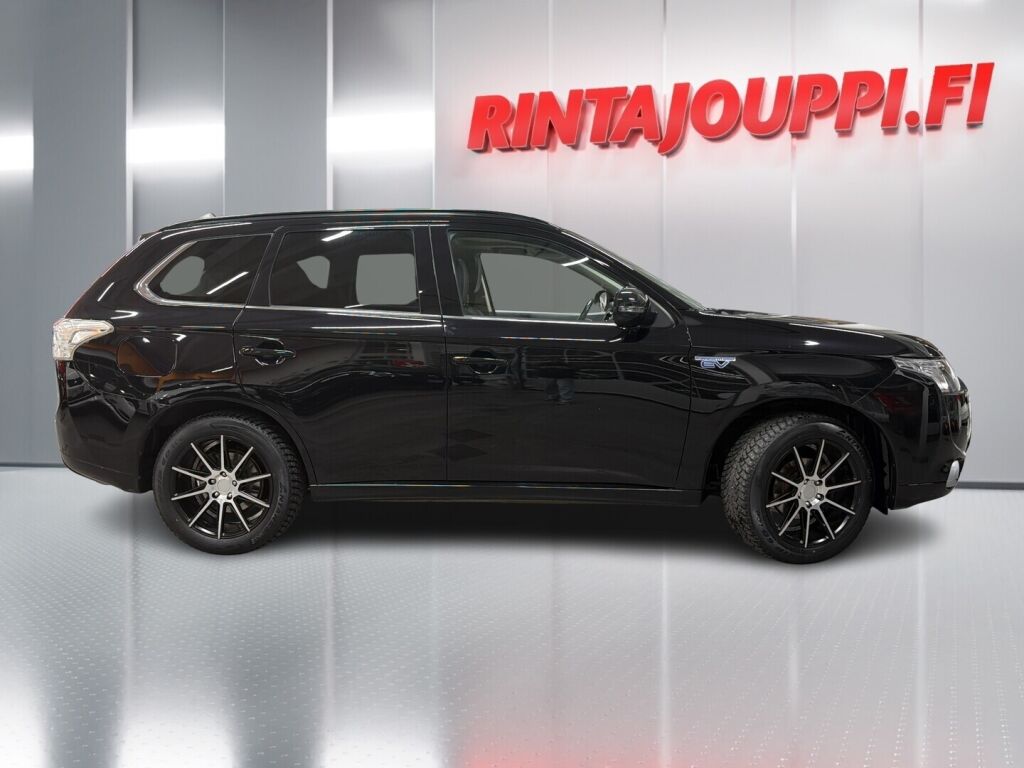 Mitsubishi Outlander PHEV 2013 Musta
