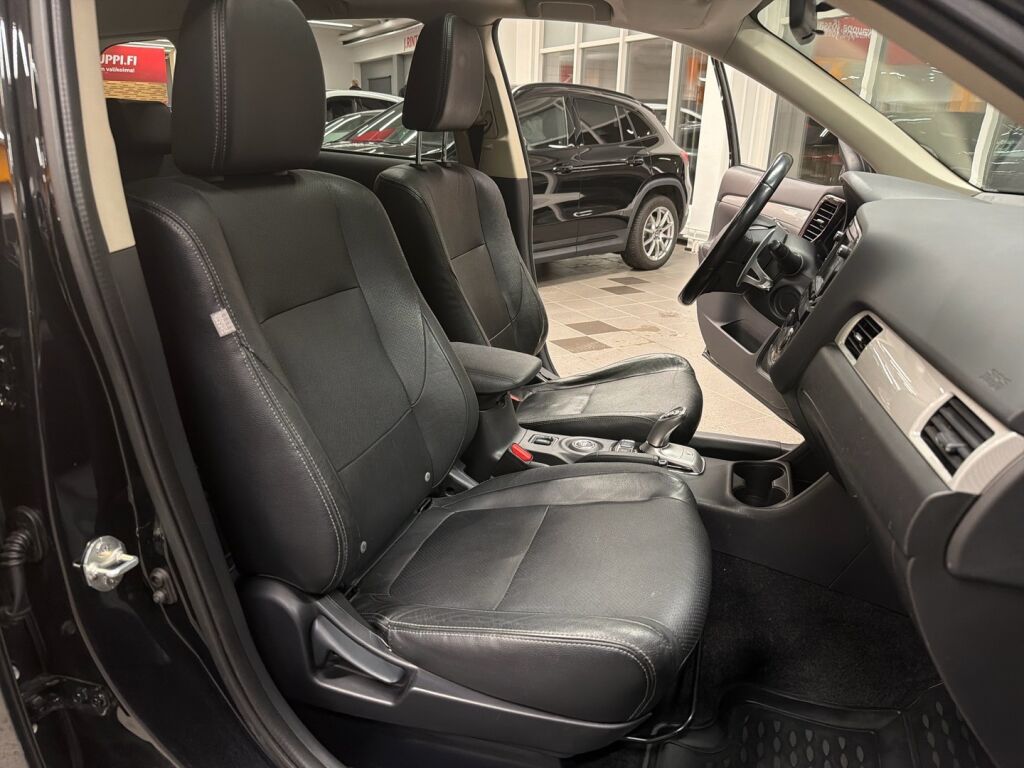 Mitsubishi Outlander PHEV 2013 Musta
