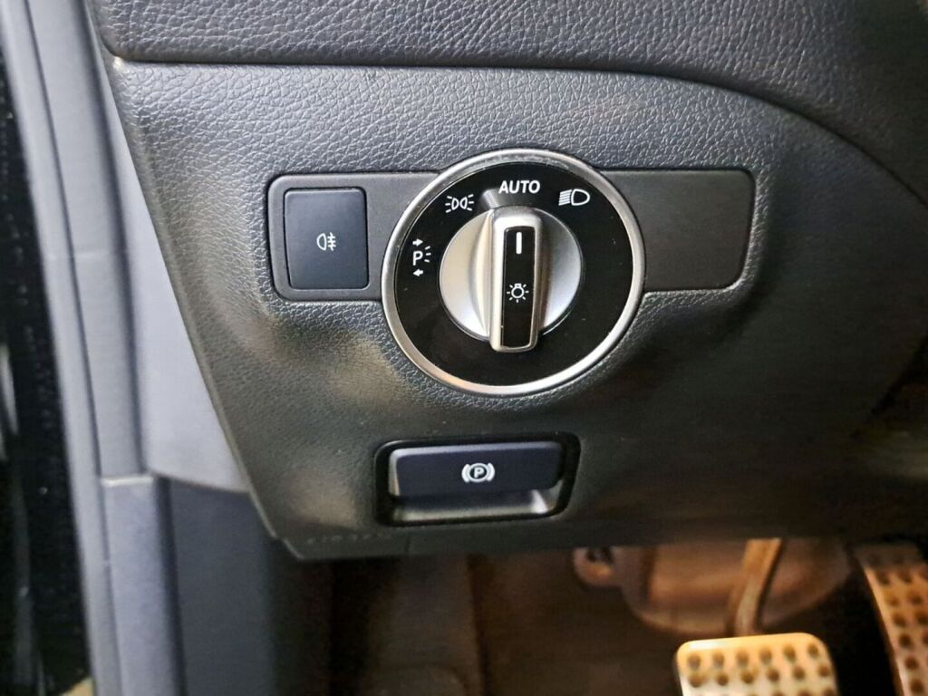 Mercedes-Benz CLA 2015 Musta
