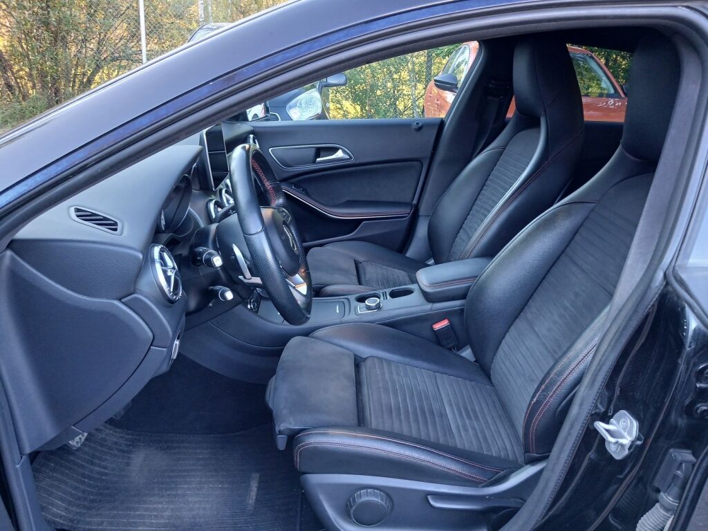 Mercedes-Benz CLA 2015 Musta