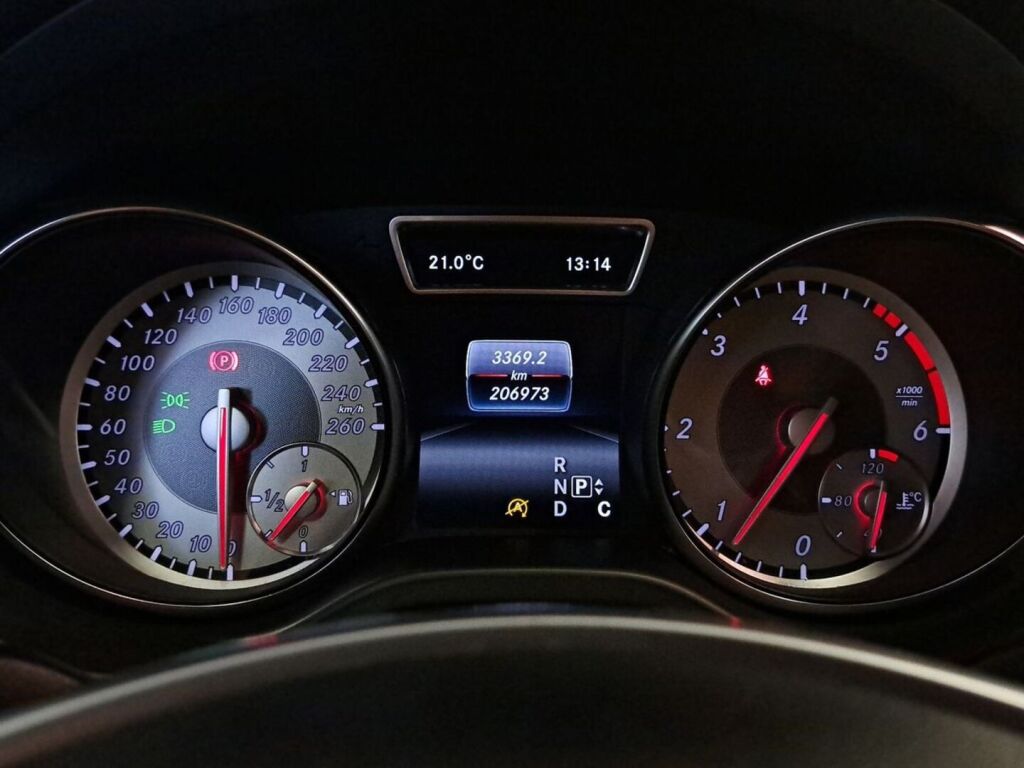Mercedes-Benz CLA 2015 Musta