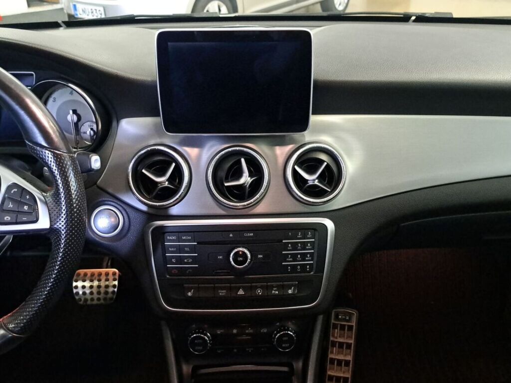 Mercedes-Benz CLA 2015 Musta