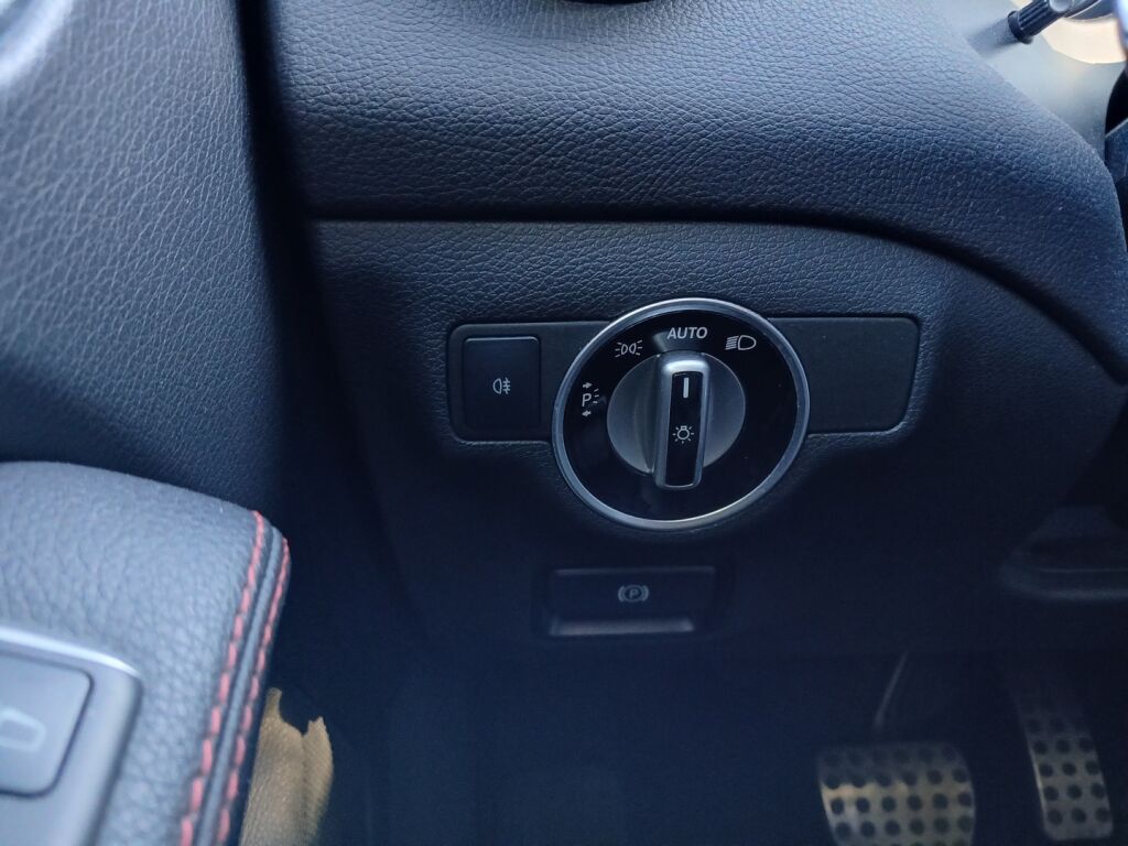Mercedes-Benz CLA 2015 Musta