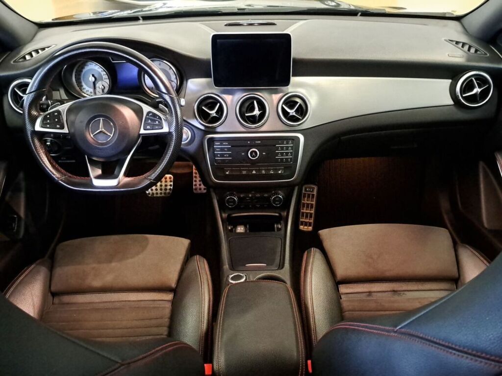 Mercedes-Benz CLA 2015 Musta