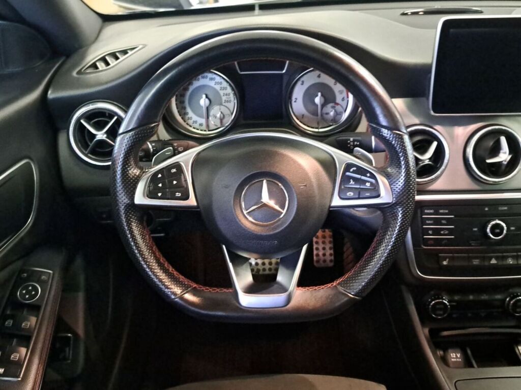 Mercedes-Benz CLA 2015 Musta