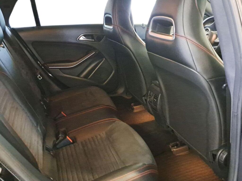 Mercedes-Benz CLA 2015 Musta