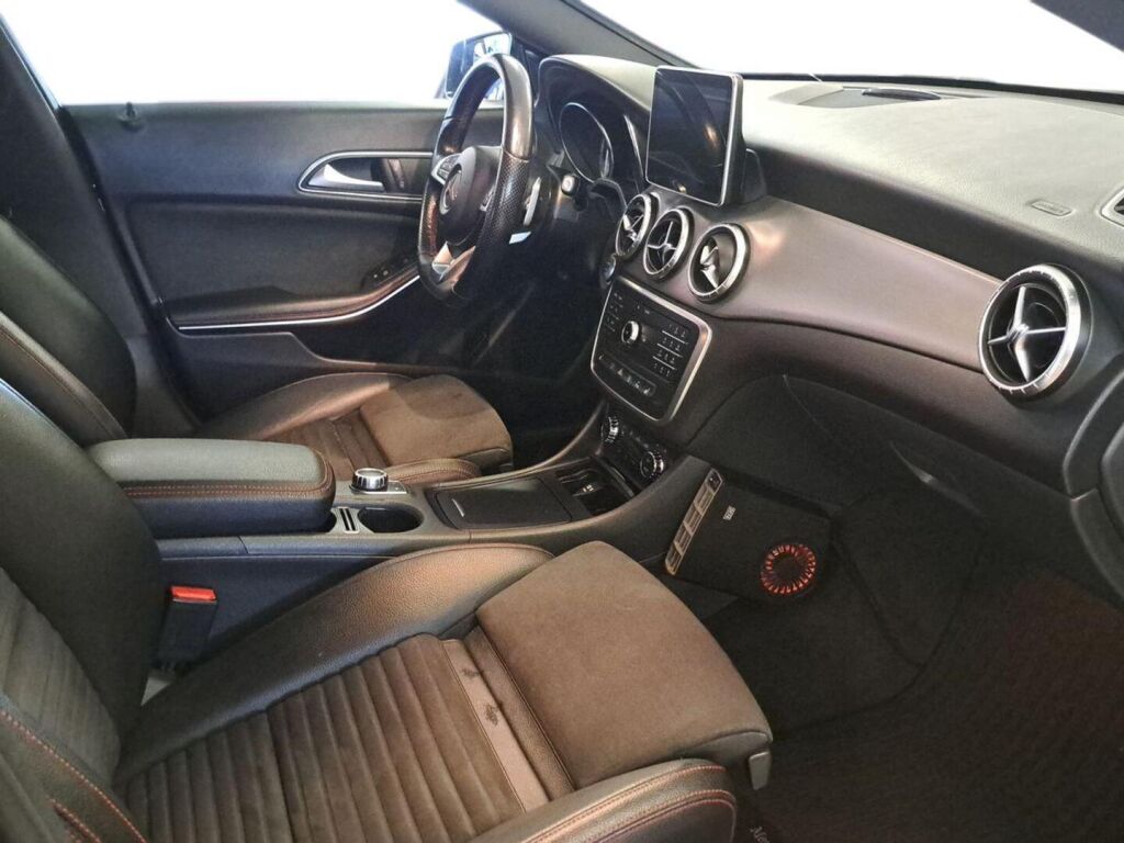 Mercedes-Benz CLA 2015 Musta