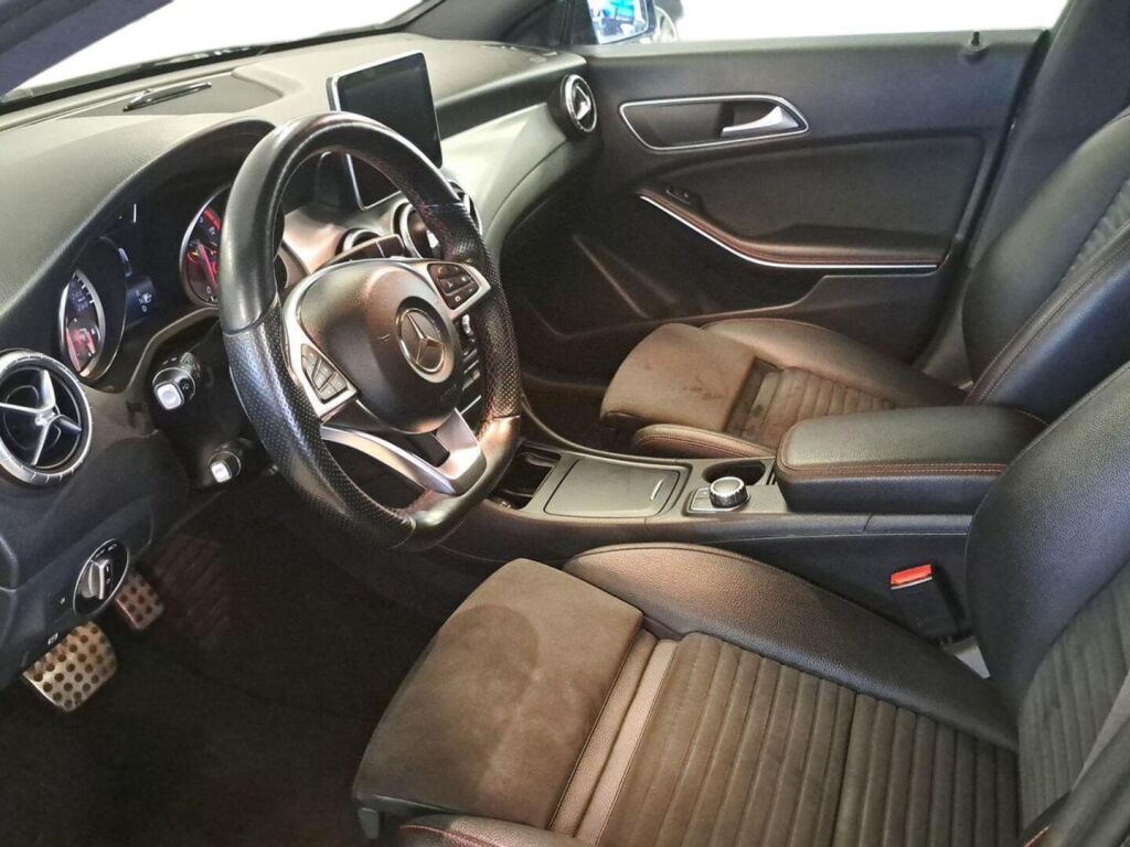 Mercedes-Benz CLA 2015 Musta