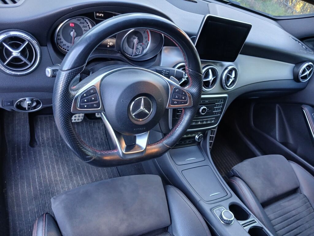 Mercedes-Benz CLA 2015 Musta