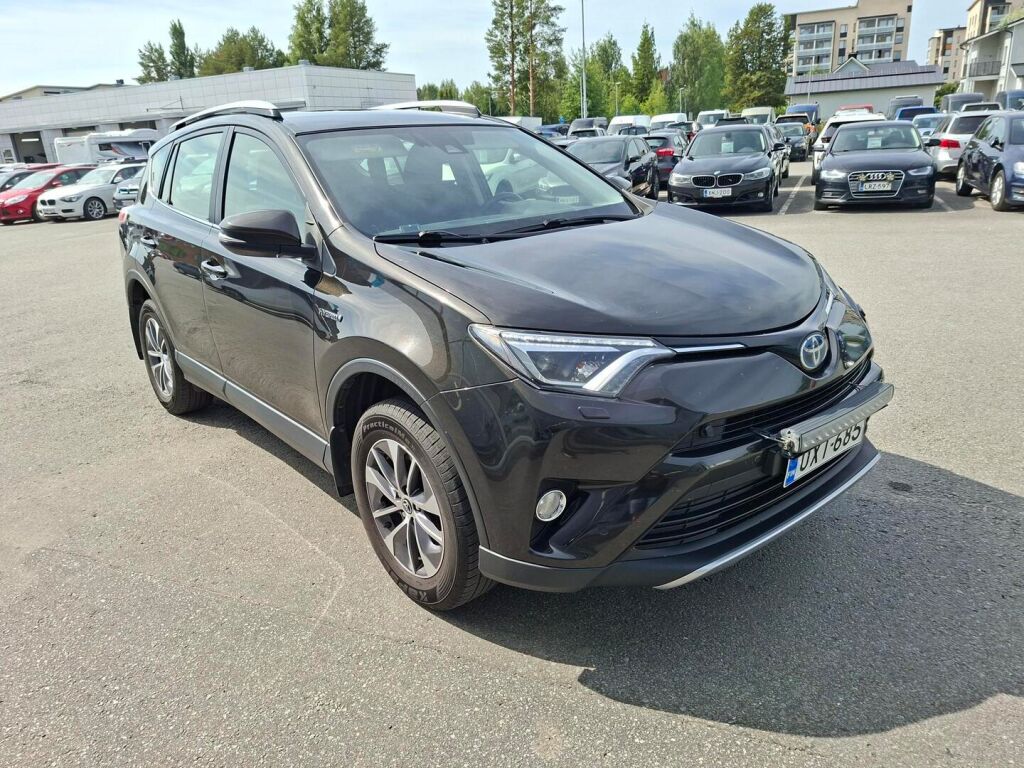 Toyota RAV4 2019 Ruskea (beige)