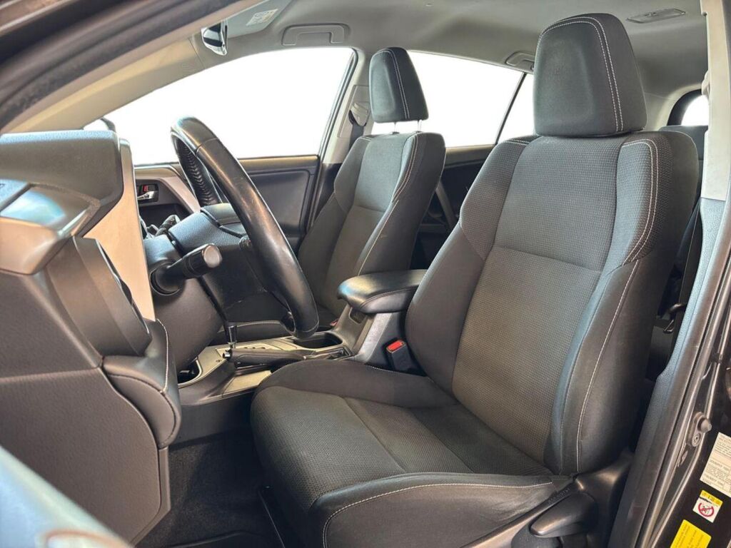 Toyota RAV4 2019 Ruskea (beige)