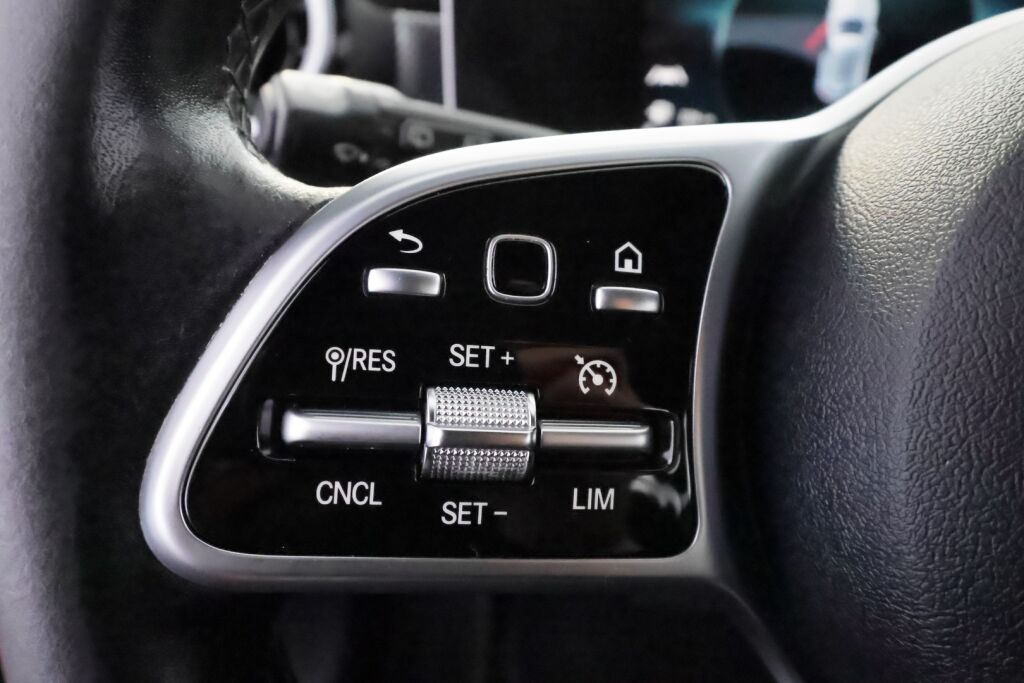 Mercedes-Benz A 2018 Harmaa