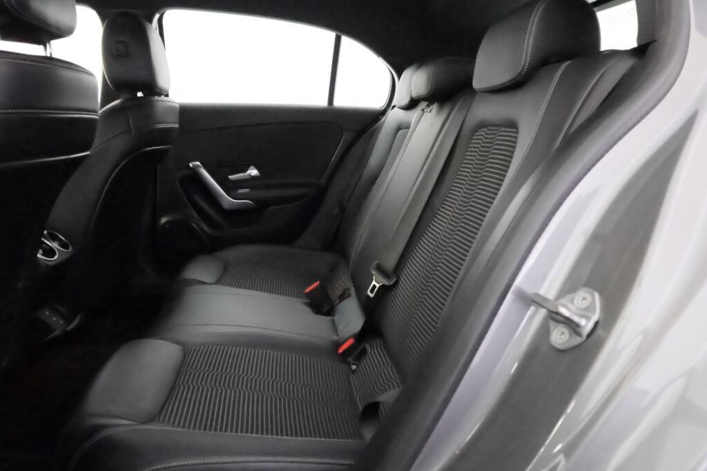 Mercedes-Benz A 2018 Harmaa