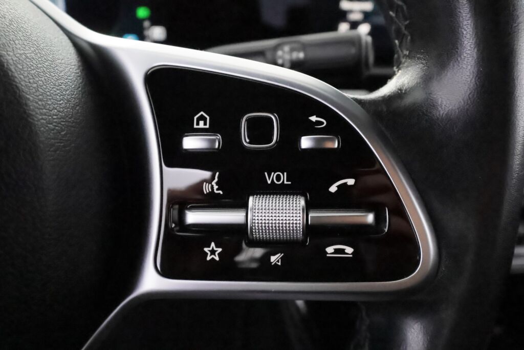 Mercedes-Benz A 2018 Harmaa