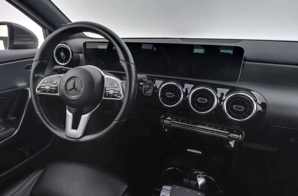 Mercedes-Benz A 2018 Harmaa